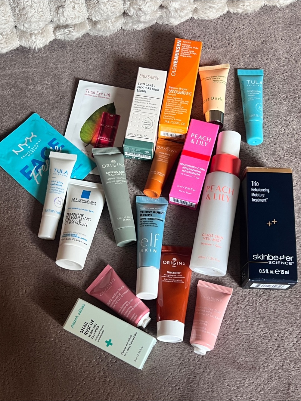 18 piece skin care set - unused samples and full sized products - Picture 2 of 5